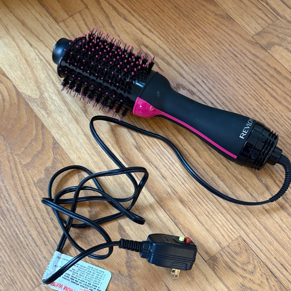 Revlon Black and Pink One-Step Hot Air Brush